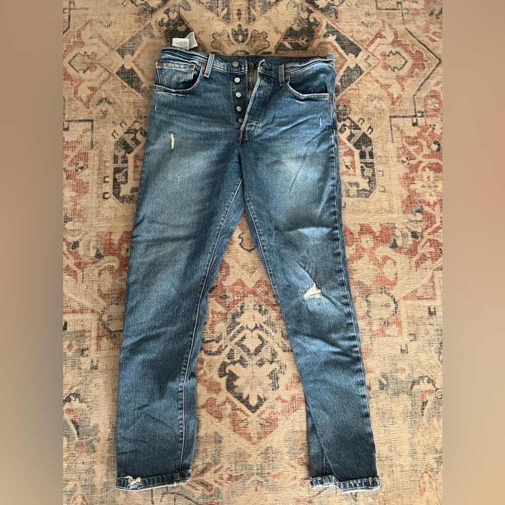 501 skinny Levi’s ~ distressed